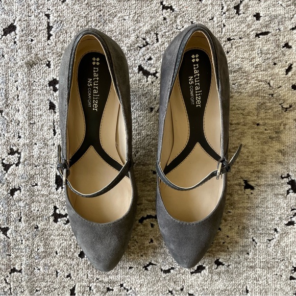 Grey Heels - Picture 3 of 5